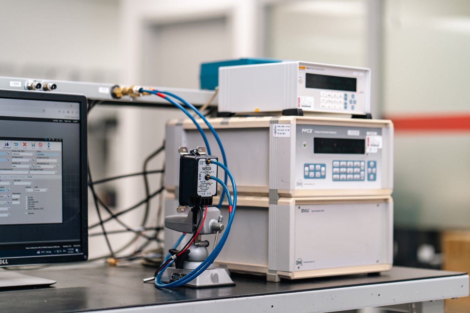 Setra pressure transducer and DH Instruments PFC3 controller stack