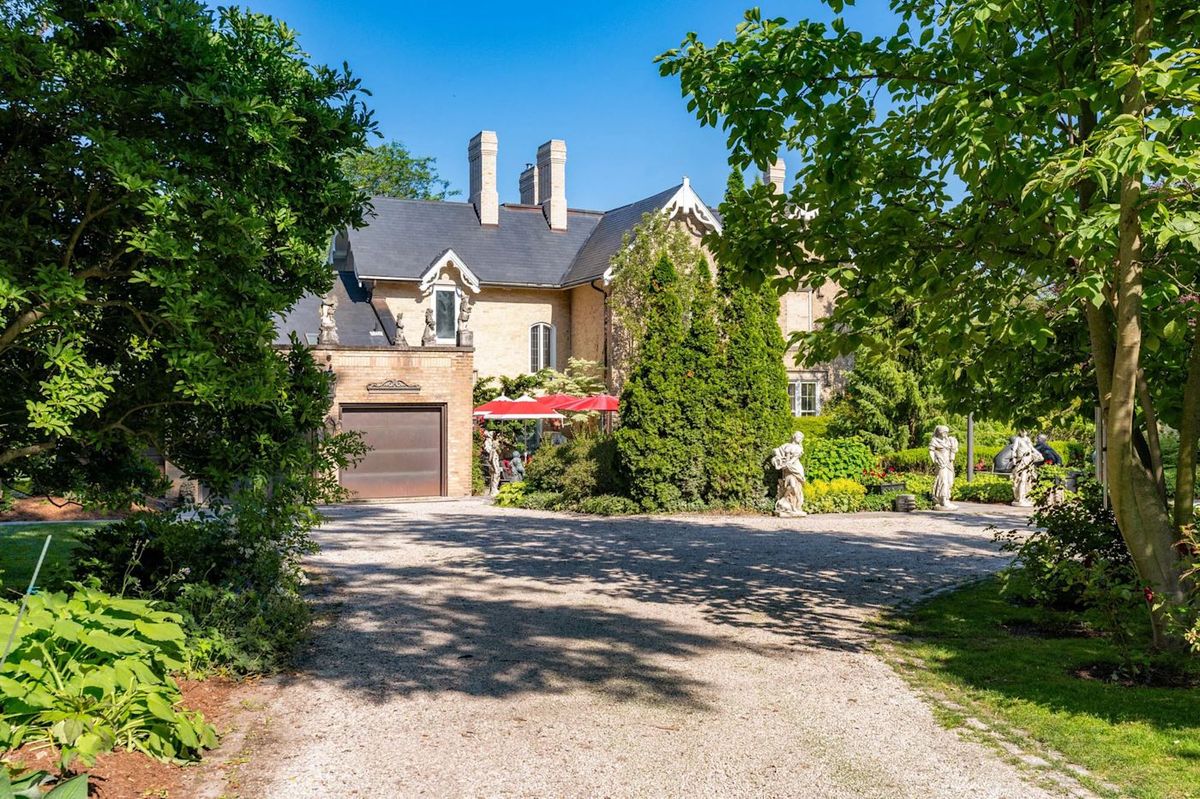 1 Banfield - Interior