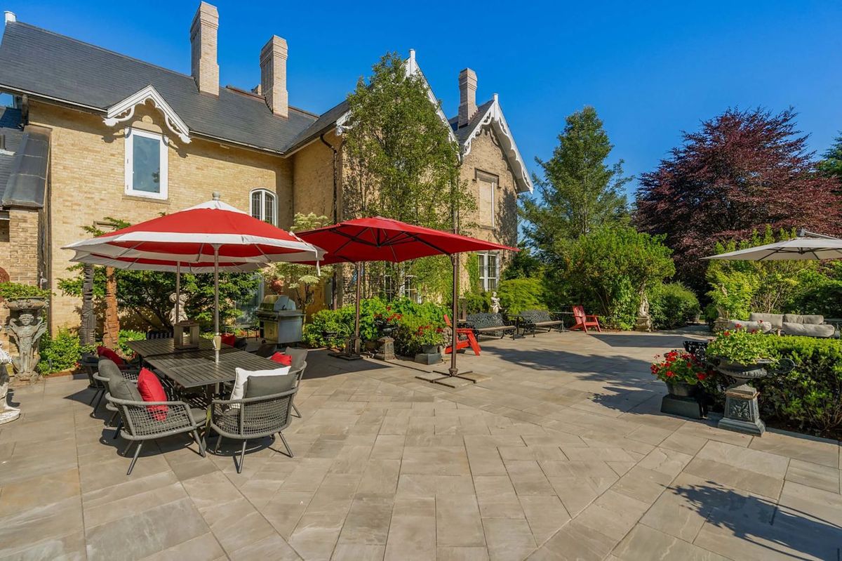 1 Banfield - Interior